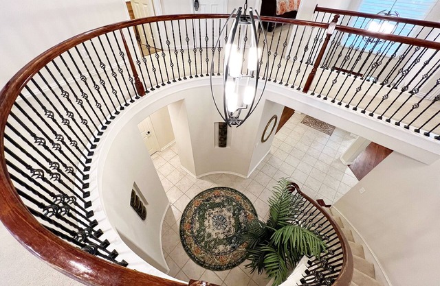 Spacious 5 bedroom w/Game Room and Covered Patio