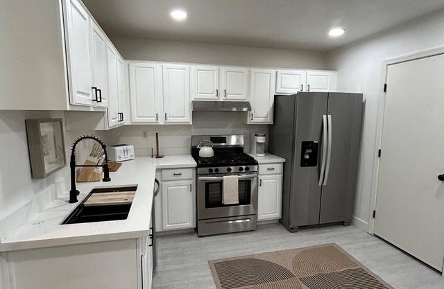 Spacious 6-bedroom, 4-bath house 4 minutes from ASU. Female roommates preferred.