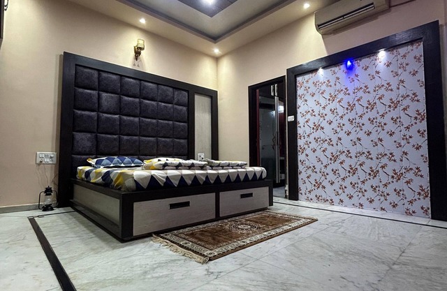 Spacious 6-bedroom apartment in gorgeous Jaipur with AC, WiFi