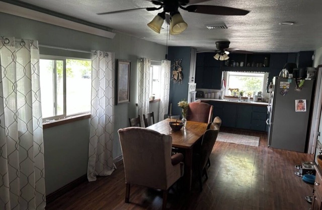 Spacious 6-bedroom farmhouse in at gorgeous Lake Mac with AC, WiFi