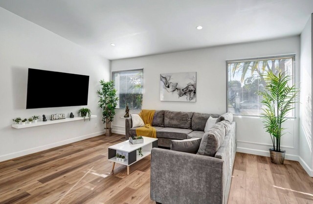 Spacious 6-Bedroom Estate with Main House & Two Guest Houses in West Hills