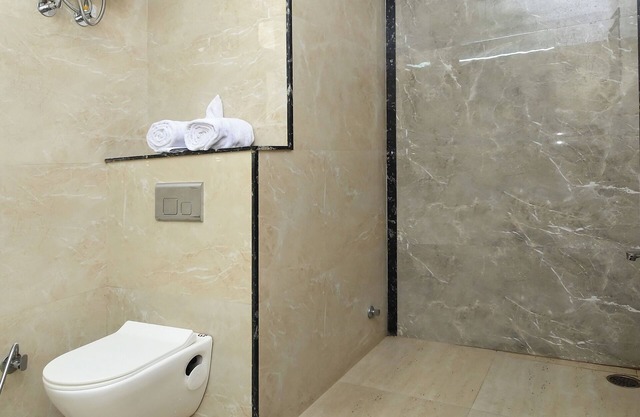 Spacious 6 bedroom villa in gorgeous Jaipur with swimming pool