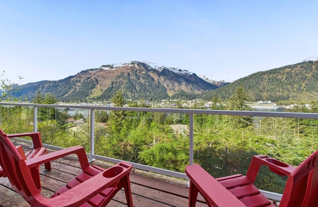 Spacious 6BR | Cruise Views, Soaking Tub and More