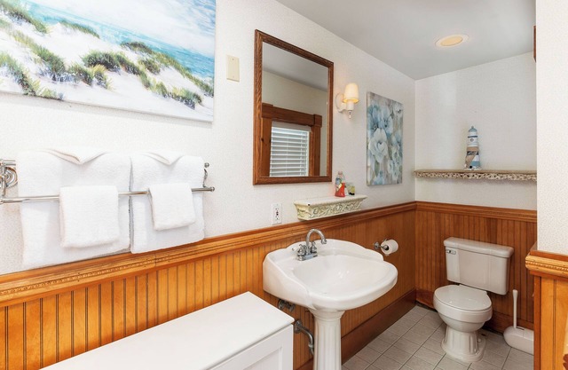 Spacious 7-bedroom house with WiFi, AC in enjoyable Ogunquit