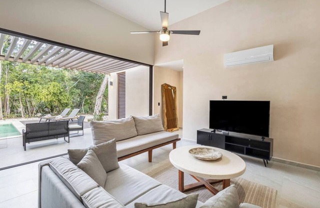 Spacious 7-bedroom house in cool Solidaridad with WiFi, AC, fitness room