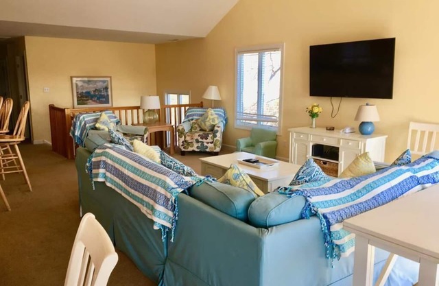 Spacious 7BR + 6-Car Parking | 2 Blocks from Beach
