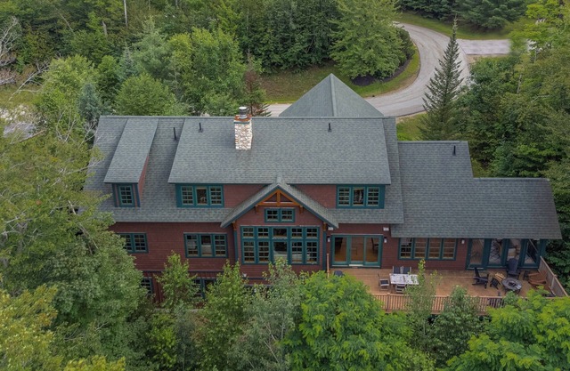 ✨ Spacious 9BR Retreat | 5.5BA | ⛷ Ski Shuttle | 🐾 Pets | 🎮 Games | 🔥 Fire Pit