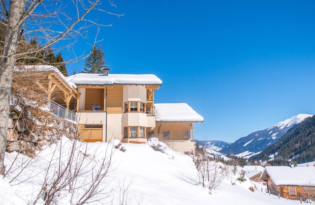 Spacious apartment with beautiful views and sauna