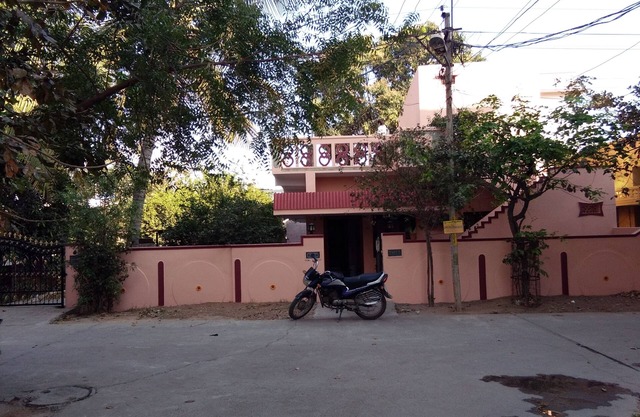 Spacious AC Garden Villa Very close to Hyd - Vja National Highway