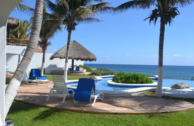 Spacious Akumal Condo, Beautiful View and Pool in Elegant Comfy Mi Casa del Mar