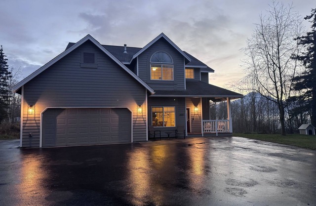 Spacious Alaskan RetreatnNo Extra Cleaning Fees!