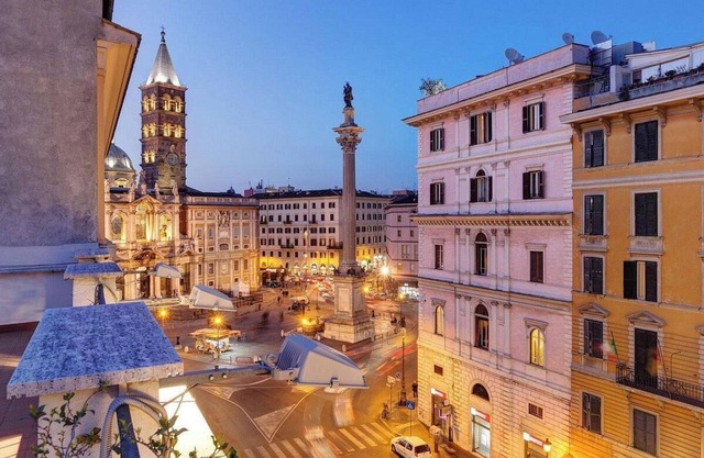 Spacious and Bright Apartment in the Heart of Rome