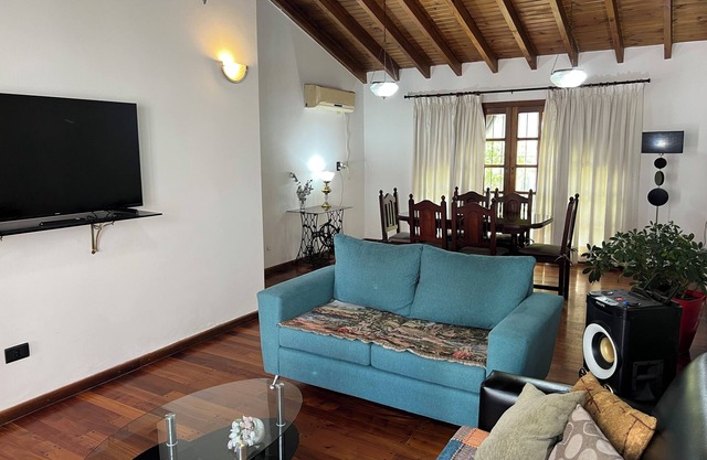 SPACIOUS AND EXCLUSIVE HOUSE IN THE CENTER, METERS FROM SAN MARTIN PARK AND DOWNTOWN MENDOZA