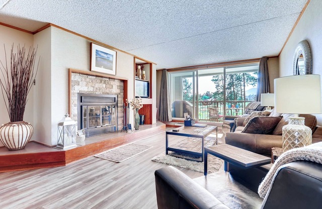 Spacious and Modern 2Br Premier- The Pines by RedAwning