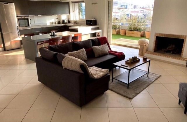 Spacious and Sunkissed 3BR & 2 Bathrooms Apartment