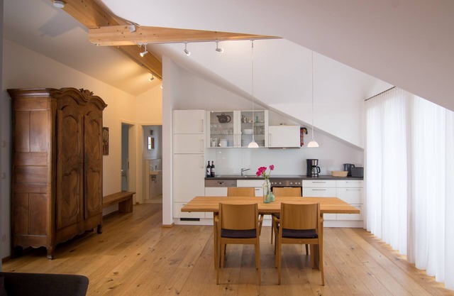 Spacious apartment on the top floor - walking distance to the lake - Utting am Ammersee