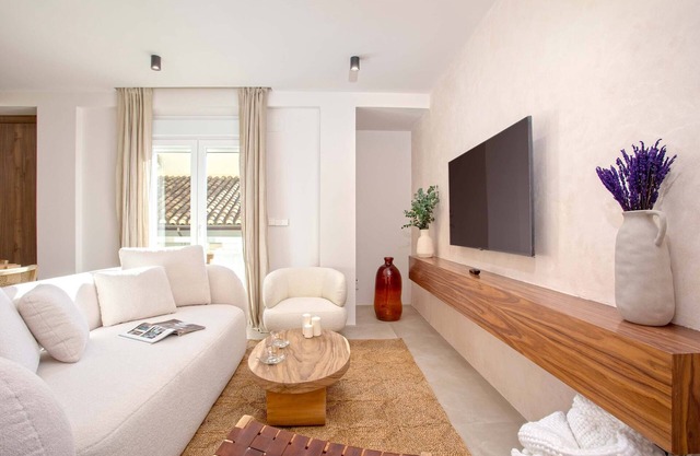 Spacious apartment in Granada center. San jerónimo
