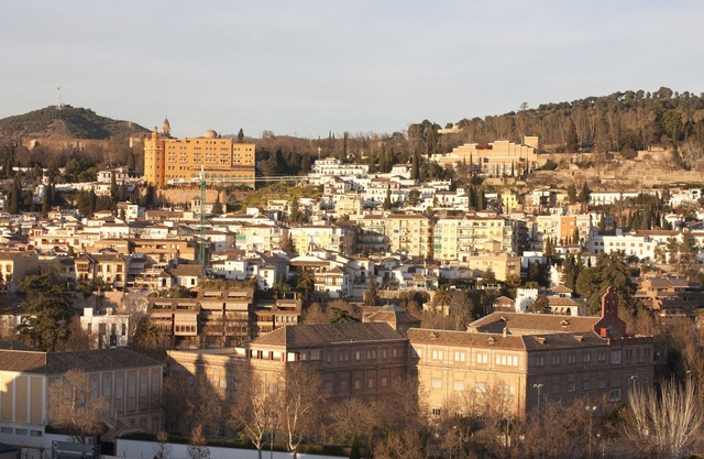 SPACIOUS APARTMENT WITH BEAUTIFUL VIEWS PARKING IN THE CENTER