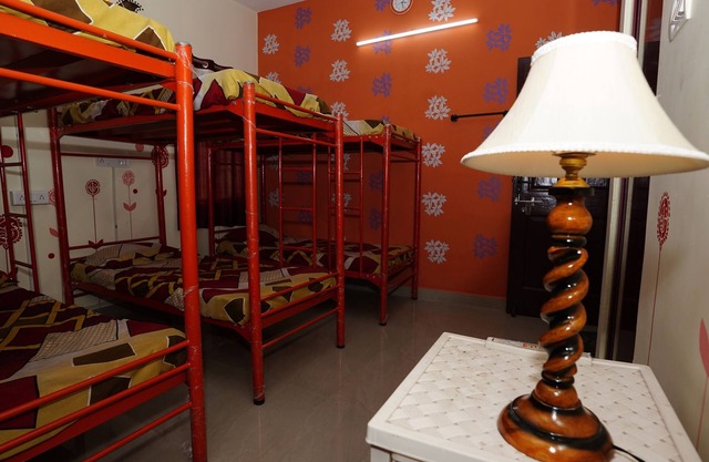 Spacious bedrooms PG House in wonderful Chennai with AC, fitness room, WiFi