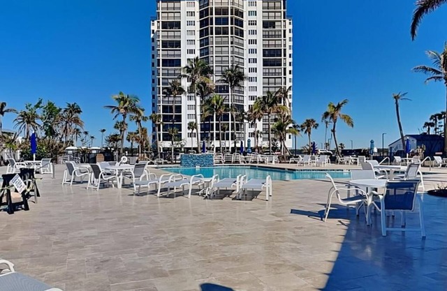 Spacious, Bright, and Airy, 2 bed, 2 bath, with views of the Gulf and the Bay!