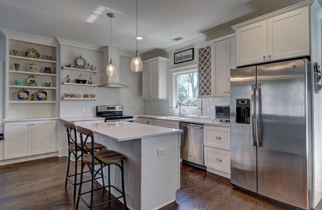 Spacious Buckhead Carriage House, Outdoor Fun, Walk to Shops & Dining!