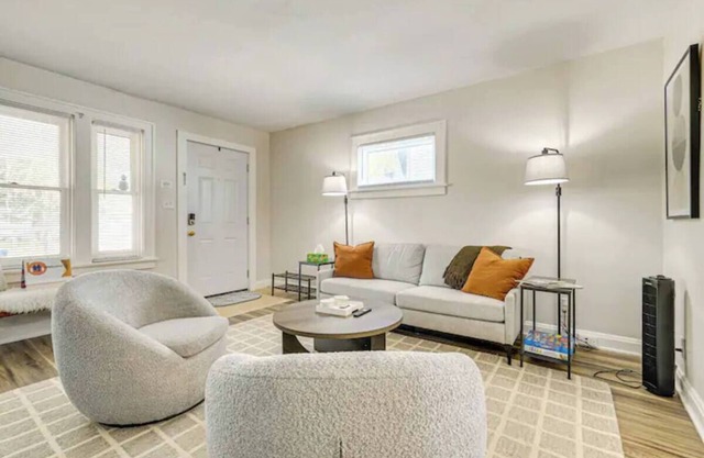 Spacious & Charming Home Near Downtown Columbus - Minutes to OSU and Hospitals