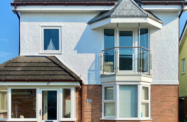 Spacious, comfortable house 200m from main beach at Trearddur Bay. EV Charger.