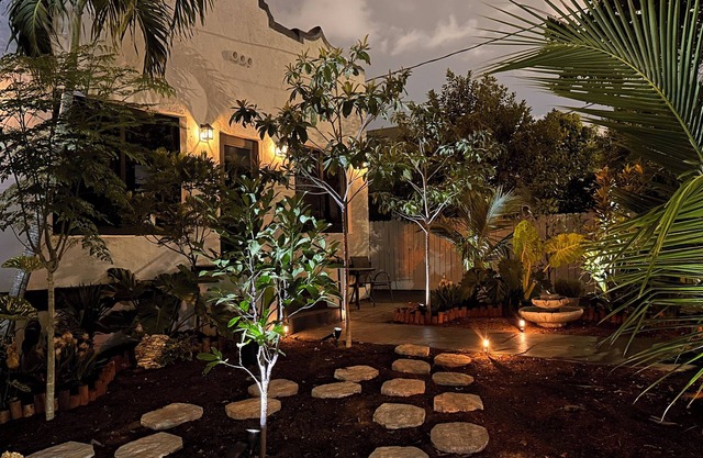 Spacious, comfortable, Cozy, home and private back yard for family and friends to relax, have a private party, have fun, and explore Miami and South Florida. 10 min. to downtown and 10-20 minutes to several beaches, including South Beach.