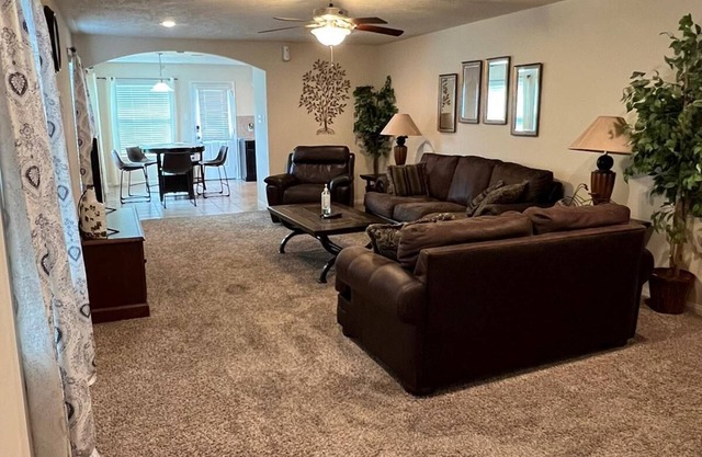 Spacious Comfortable Vacation Rental for your Family/Company Stay!
