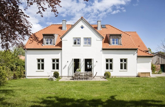 Spacious country house near the Baltic Sea with large garden, oven and sauna