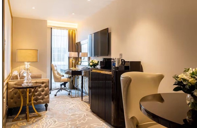 Spacious East London Suite – Walk to Tower Bridge & Aldgate Tube Station