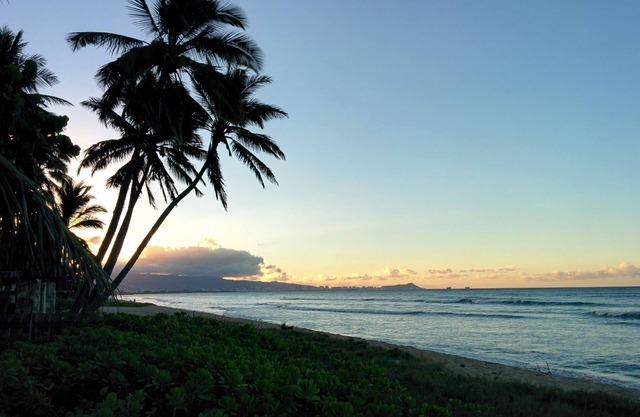 Spacious Ewa Beach Guesthouse On Beachfront Lot 30-day minimum.