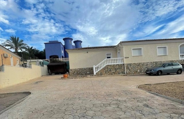 Spacious family friendly Villa with Terrace and pool to watch the Sun go down