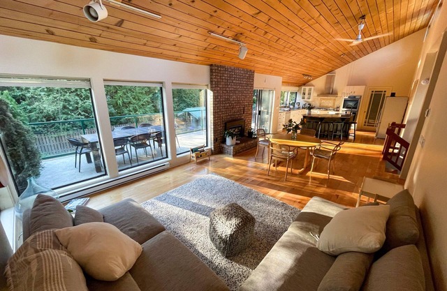 Spacious Family Home central to Squamish trails