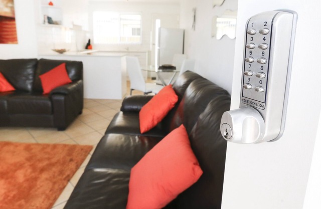 Spacious, family & pet friendly, Lovely Courtyard, Central Location, Free Wi Fi