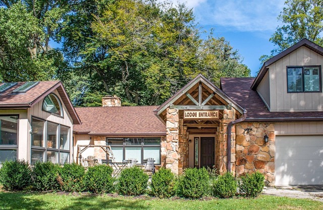 Spacious Family Villa Near Beaches with Private Pool, WiFi, Firepit & Central AC