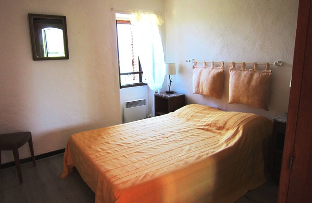 Spacious house, equipped to receive 4 people, 15 minutes from the sea.