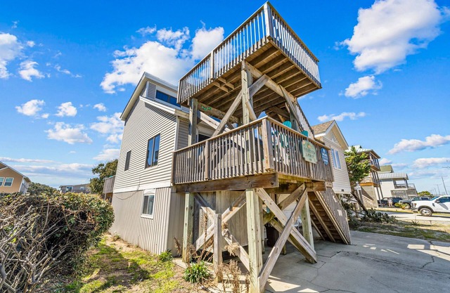 Spacious Getaway with Ocean Views, and Game Area