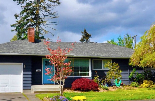 Spacious Getaway Near Mt Tabor Park—Sleeps 4, Kitchen, WD, Workspace, Patio