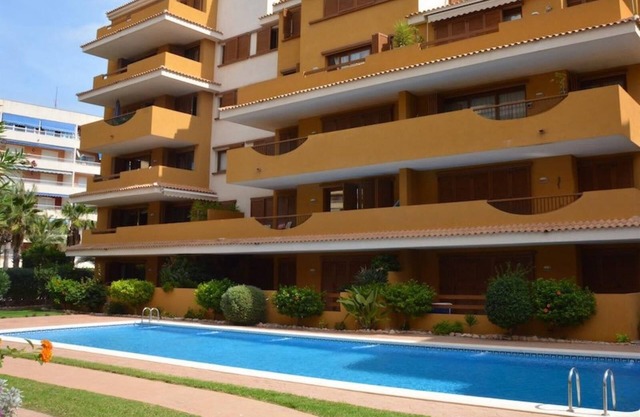 "Spacious ground floor apartment" with Shared Pool, Terrace & Wi-Fi
