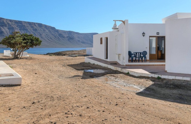 Spacious Holiday Apartment Flor " Seven" with Wi-Fi & Terrace