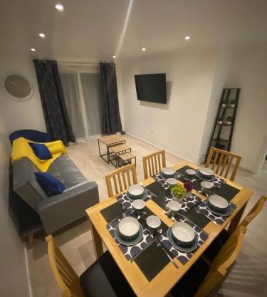 Spacious Home in Harlow Free Parking