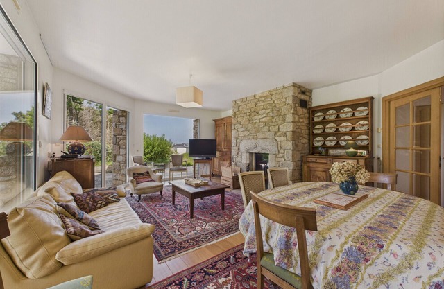 Spacious house for 7 adults and 1 child - sea view