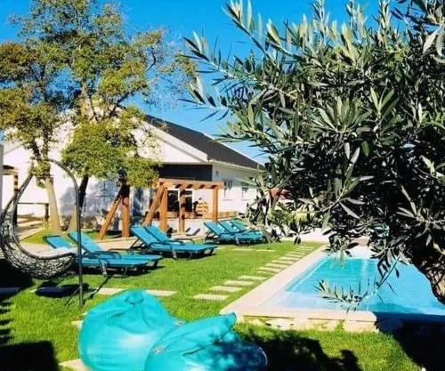 Spacious House in Atalaia with Shared Pool