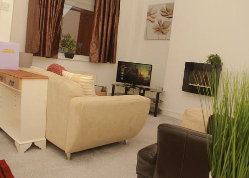 Spacious House, Near Haigh Woodland Park, Wifi, Parking