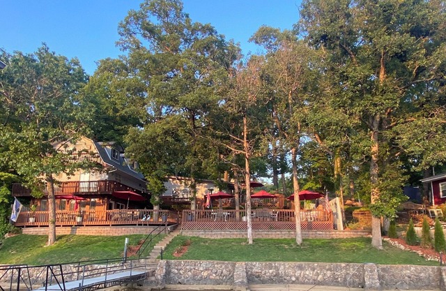 Spacious Large Family Lake Home For Rent