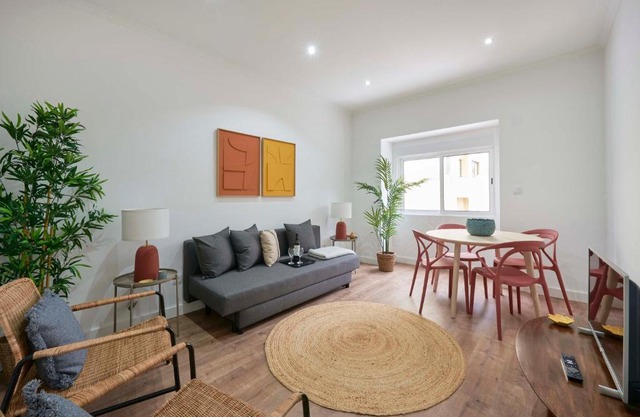 Spacious & Light-Filled 4BR Apartment By TimeColer