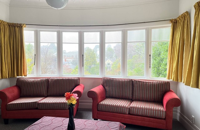 Spacious & Lively @Maori Hill-Trees, flowers & birds, Cosy and Comfortable