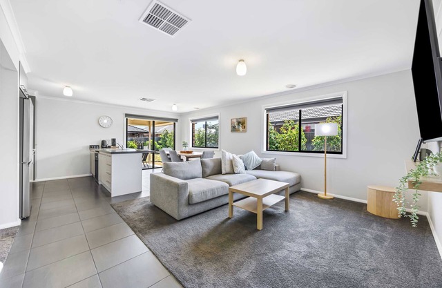 Spacious Living, Lucas