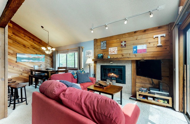 Spacious lodge-style duplex with private hot tub - near hiking, skiing, & more